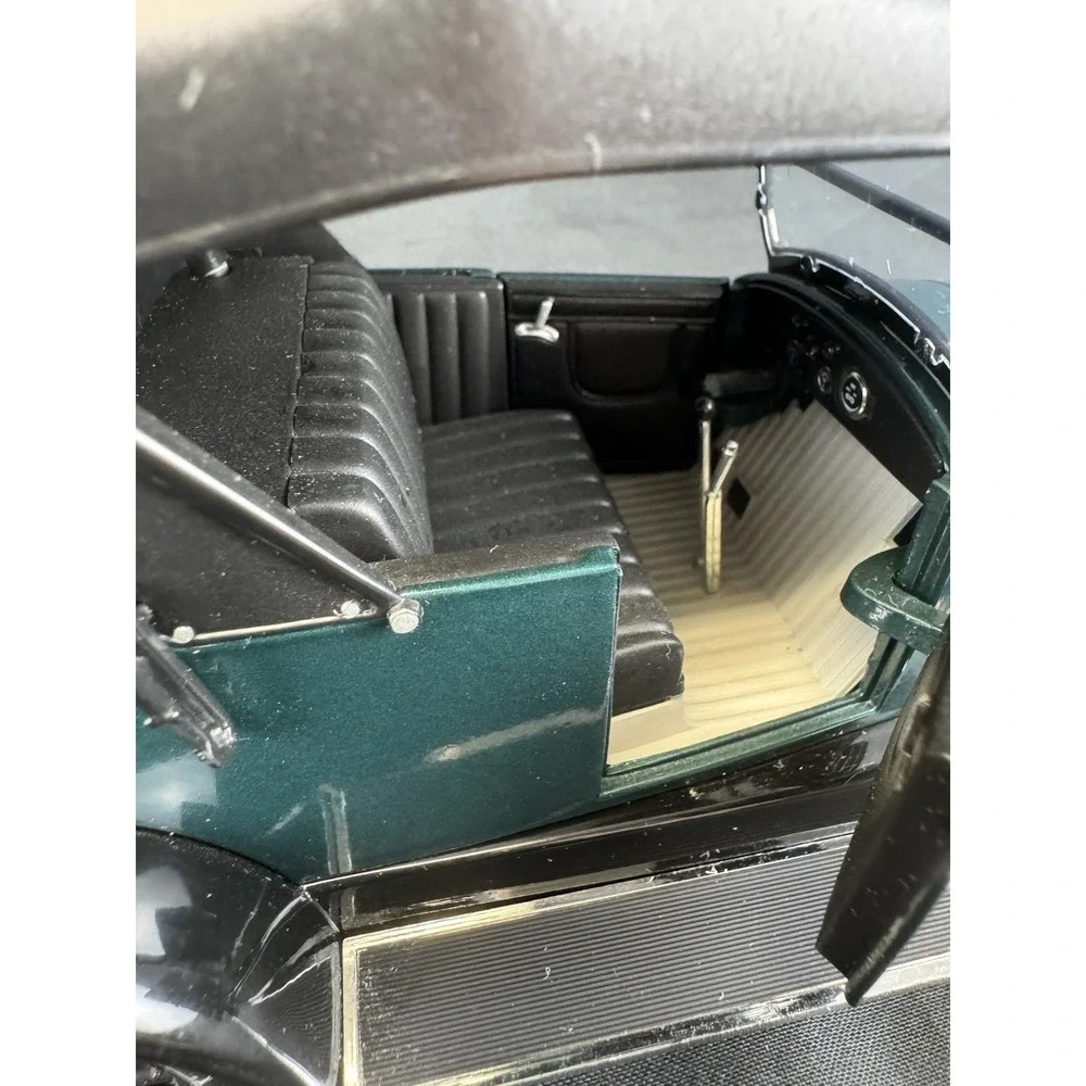 Signature Models 1/18 Scale 3625B 1920 Cleveland Roadster Green & Black
